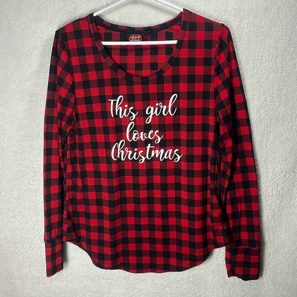 Extremely Soft “This girl loves Christmas” Shirt in Medium